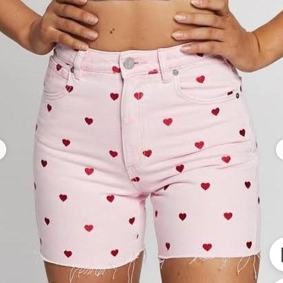 ABRAND × DYSPNEA CLAUDIA DENIM CUT OFF
SHORTS PINK HEART - Picture 3 of 11